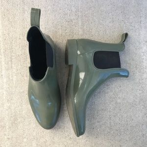 Gently used. Just a tad too small for me.